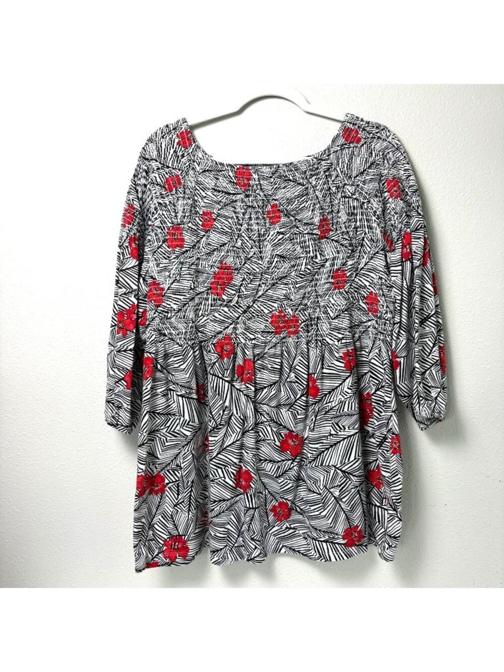 J Jill Smocked Knit Top Size XL Black White Red Palm Floral 3/4 Sleeves Stretch